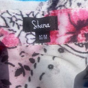 NEVER WORN SOFT COLORFUL TOP